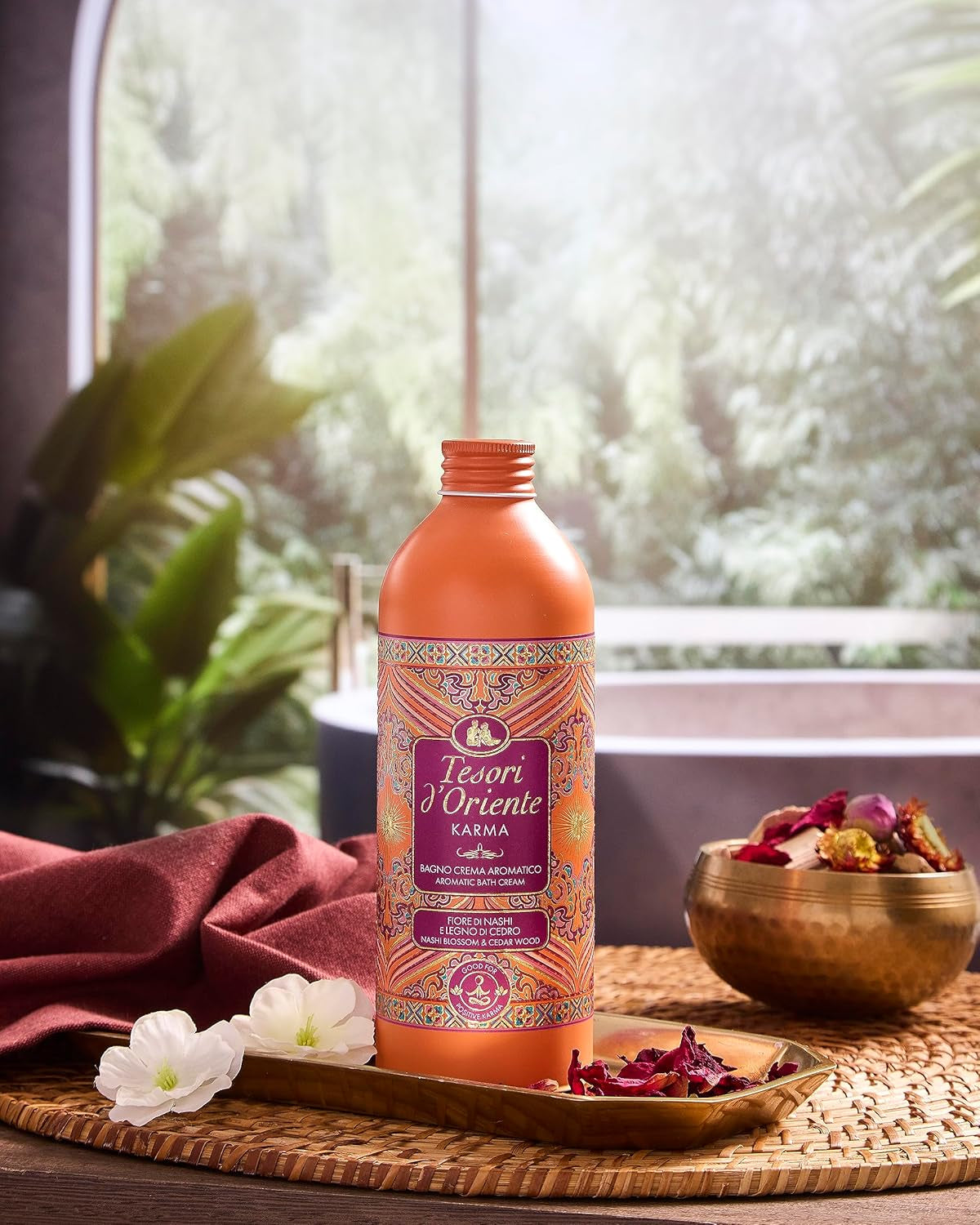 Tesori D'Oriente Bain De Crème « Karma » - 500 Ml - Bain Aromatique Avec Fleur De Nashi Et Bois De Cèdre - Expérience De Spa Pour La Maison, Rituels De Bien-Être Pour Le Corps Et Les Sens