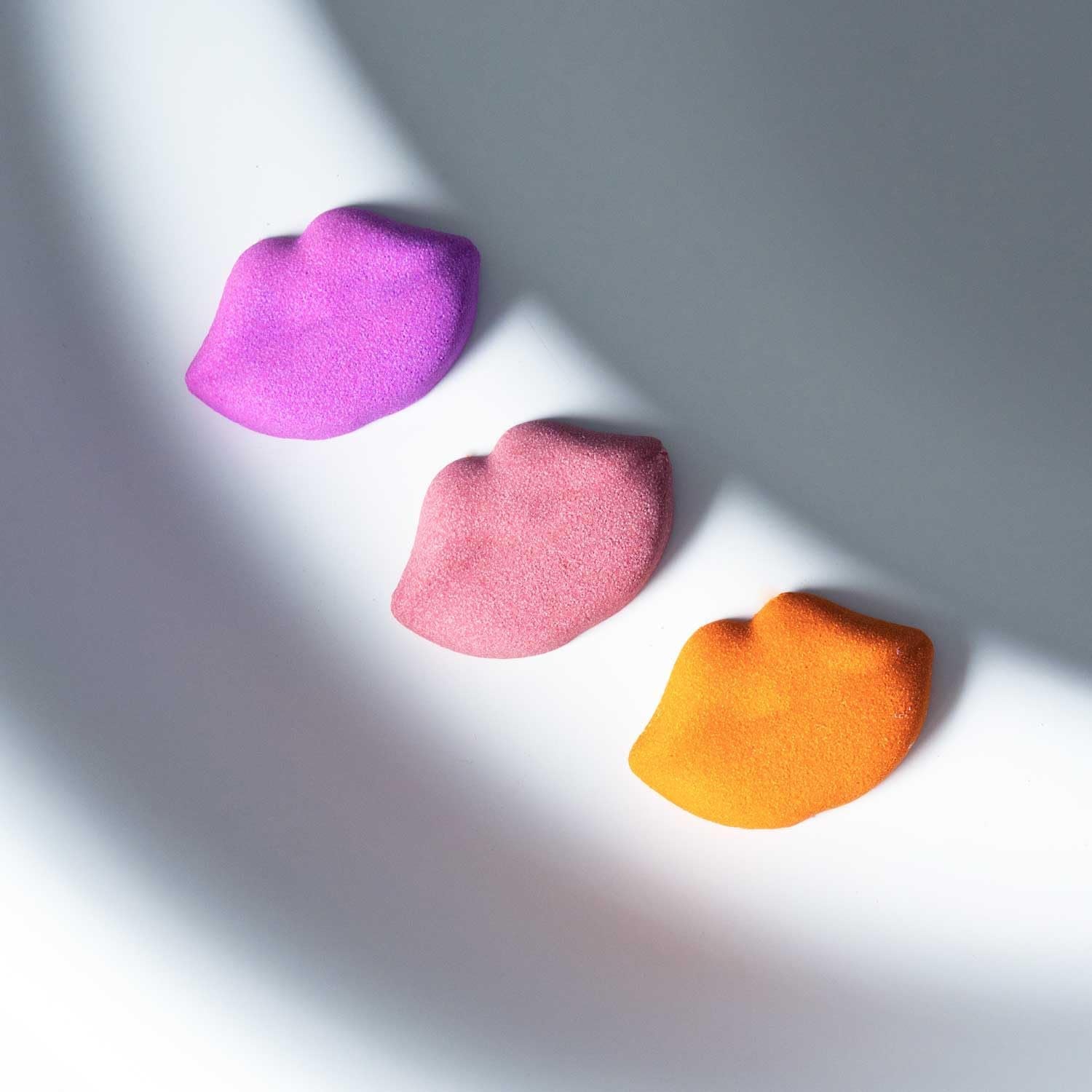 Kisses - Bombe De Bain Parfumées En Forme De Lèvres, Boule De Bain Pour Le Soin De La Peau Et La Détente Avec Beurre De Cacao Et Arôme, 40G