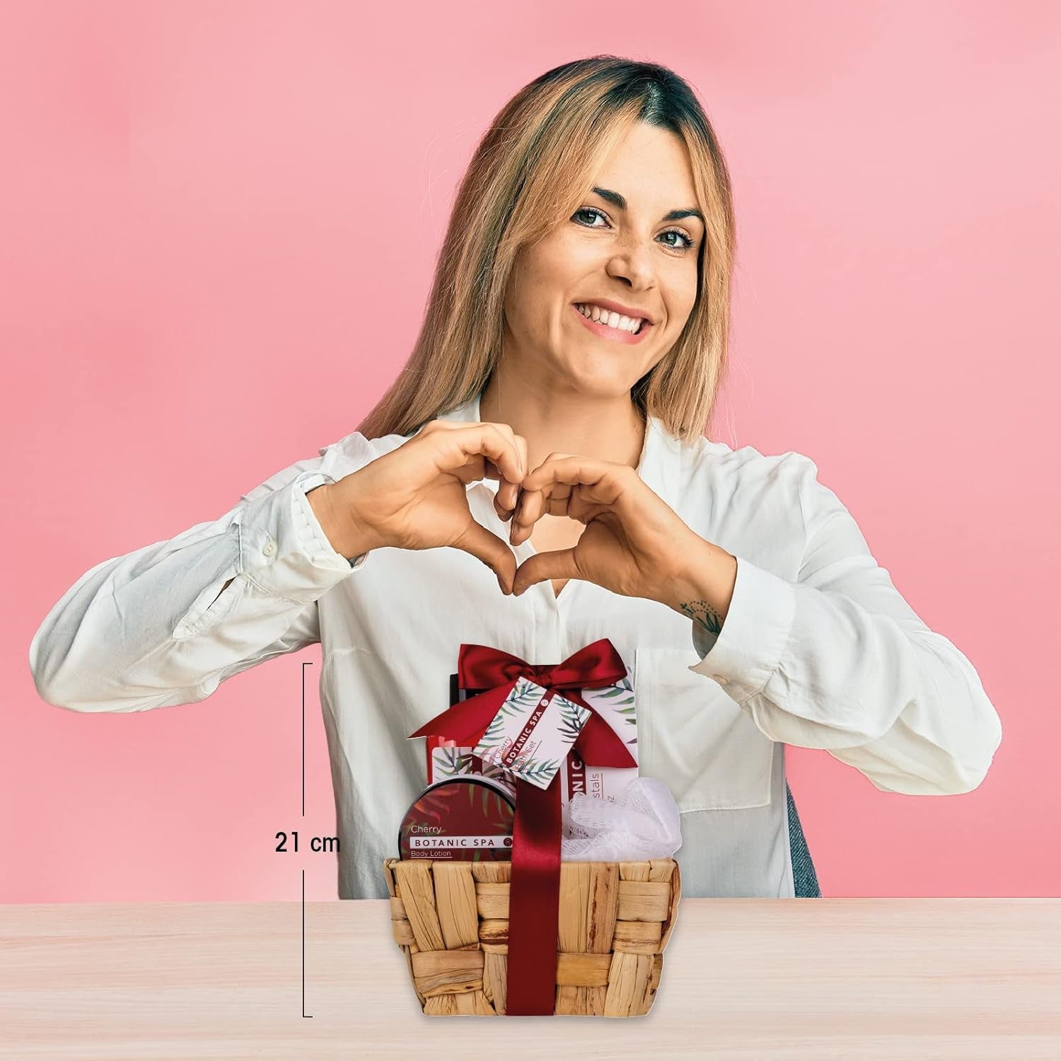 - Set De Bain Pour Femme CHERRY SPA Dans Un Panier - Set De Soins 4 Pièces Avec Gel Douche, Sel De Bain & Lotion Pour Le Corps - Cadeau Bien-Être Anniversaire Ou Saint-Valentin