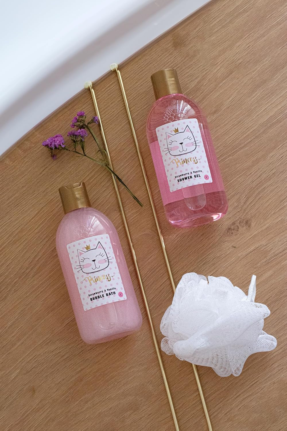 - Set Cadeau Princess Kitty Pour Filles & Femmes - Kit Douche 7 Pcs Avec Bain Moussant, Exfoliant, Gel, Lotion Pour Corps Etc. - Assortiment Soins Odeur Fraise & Vanille Dans Coffret Cadeaux