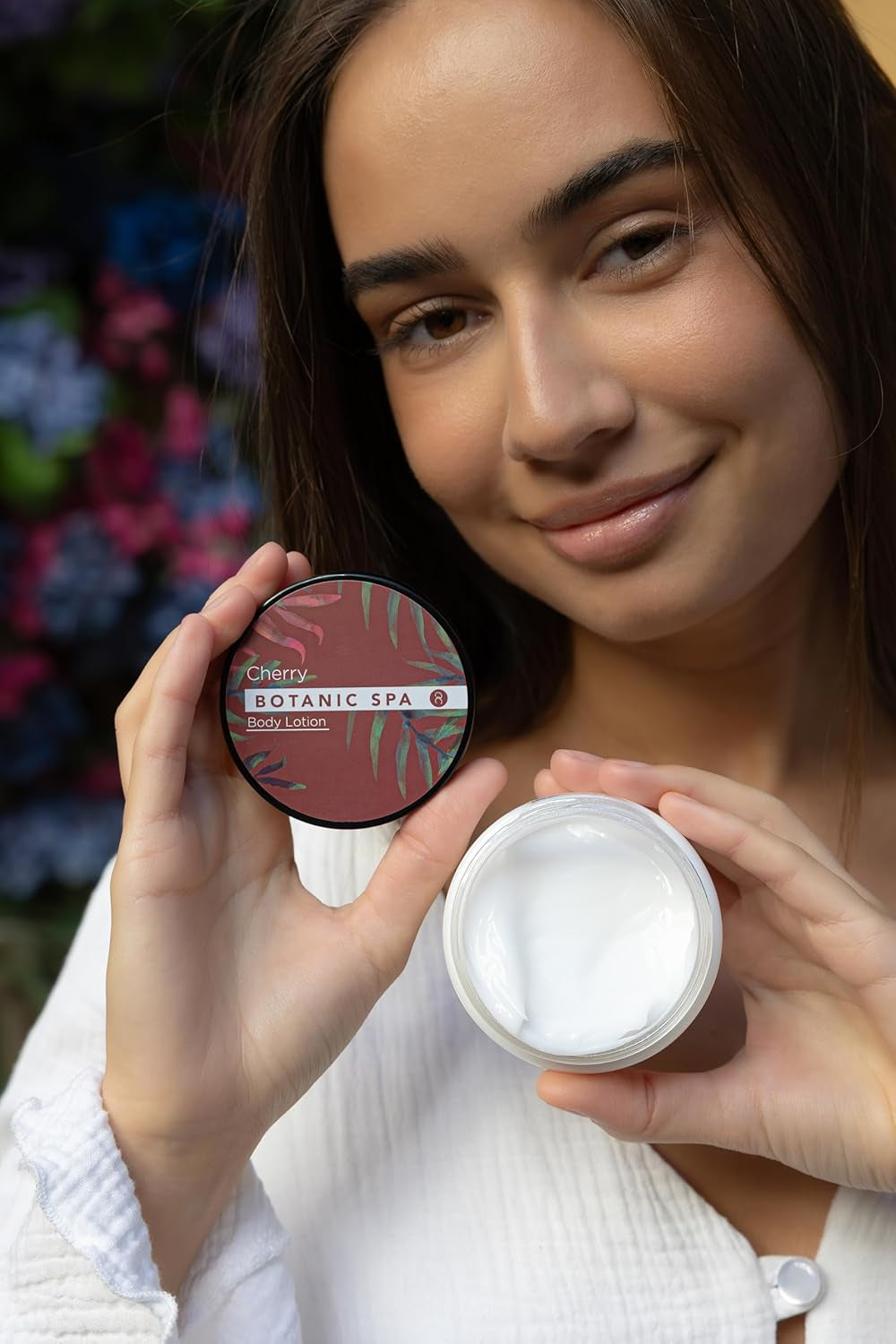 - Set De Bain Pour Femme CHERRY SPA Dans Un Panier - Set De Soins 4 Pièces Avec Gel Douche, Sel De Bain & Lotion Pour Le Corps - Cadeau Bien-Être Anniversaire Ou Saint-Valentin